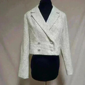 Avec Les Filles Small Cropped Boxy‎ Double Breasted White Blazer Sleeve Detail